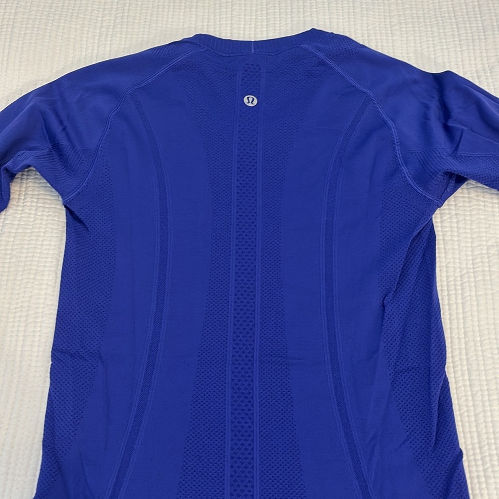 Lululemon purple long sleeve great condition size 4